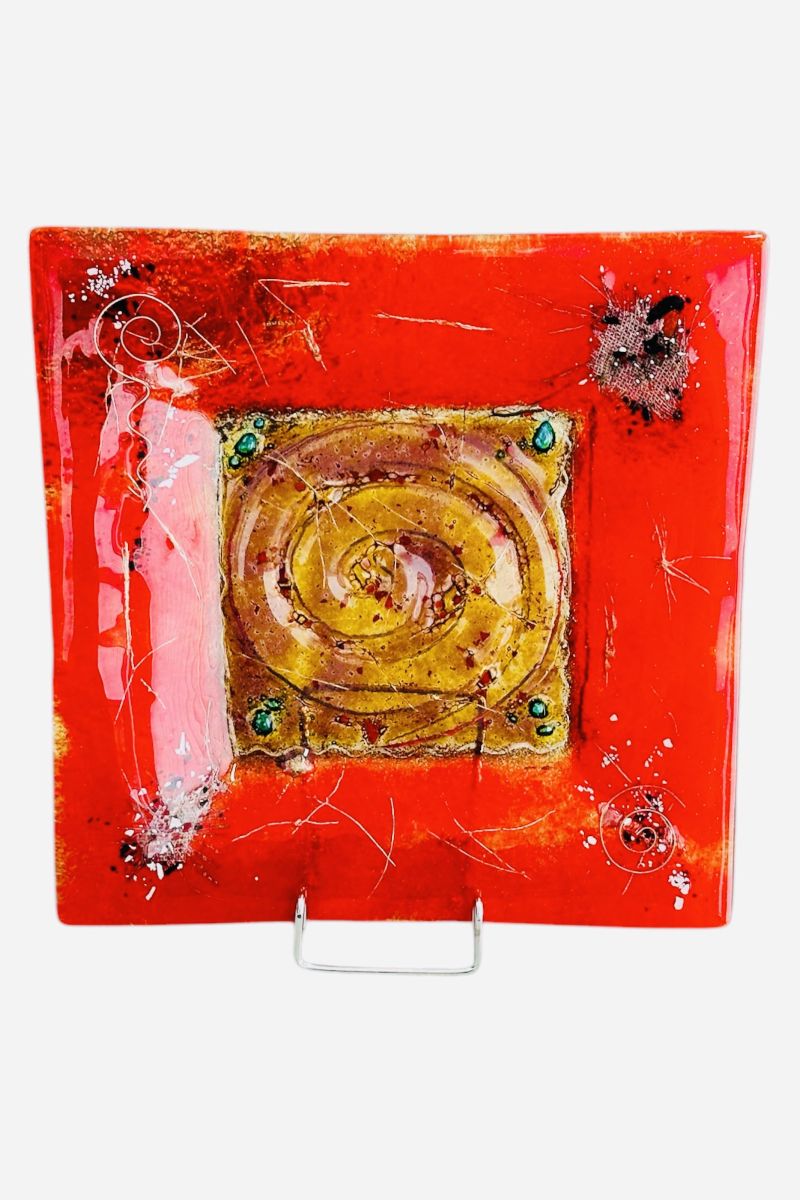 Embossed spiral plate 30×30